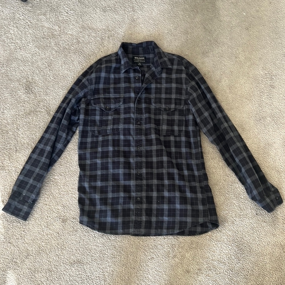 Filson mens cotton flannel. Size medium long. Good condition. Runs large/ long.